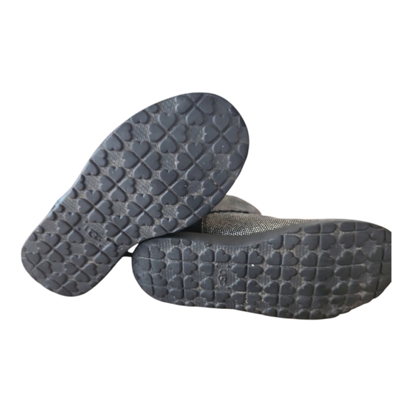 UGG Kids Size 3 Black Metallic Buckle Shearling Ankle Boots - Picture 7 of 8